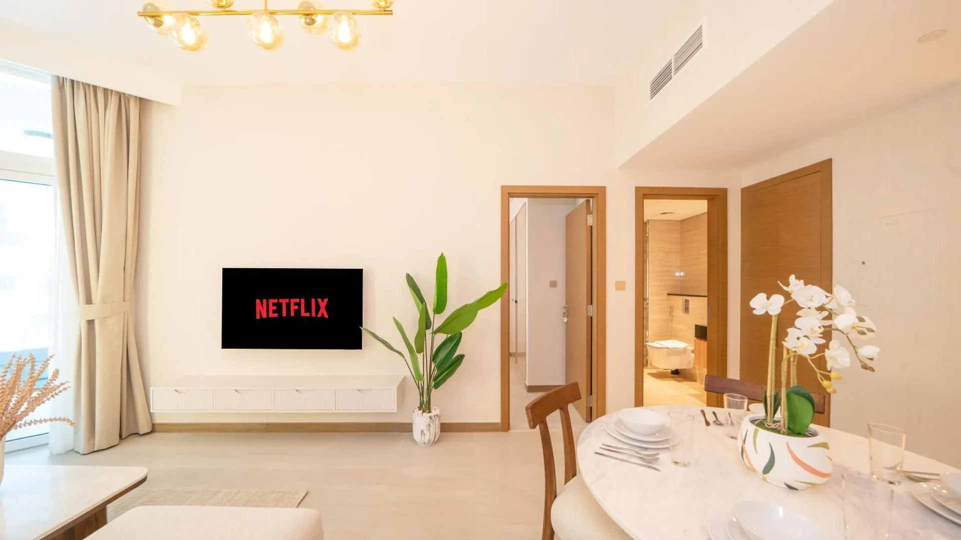 Stylish Missoni 1Br Luxury Stay Ideal For 5 Guests ドバイ